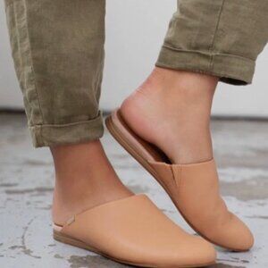 Tom's Kelli Mules in Honey Vegan Tan Leather, Size 9